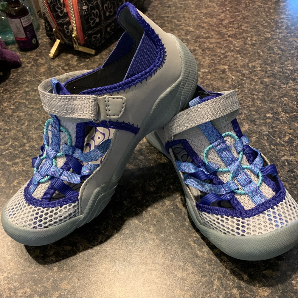 NWT sandals/water shoes